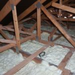 Zateplení stropu bungalovu izolací Icynene